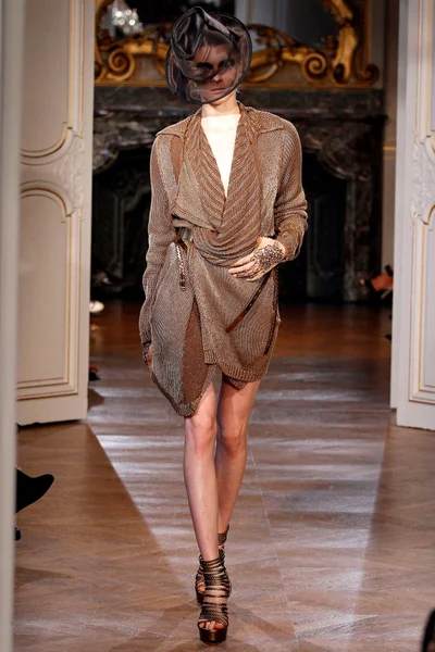 Look 15